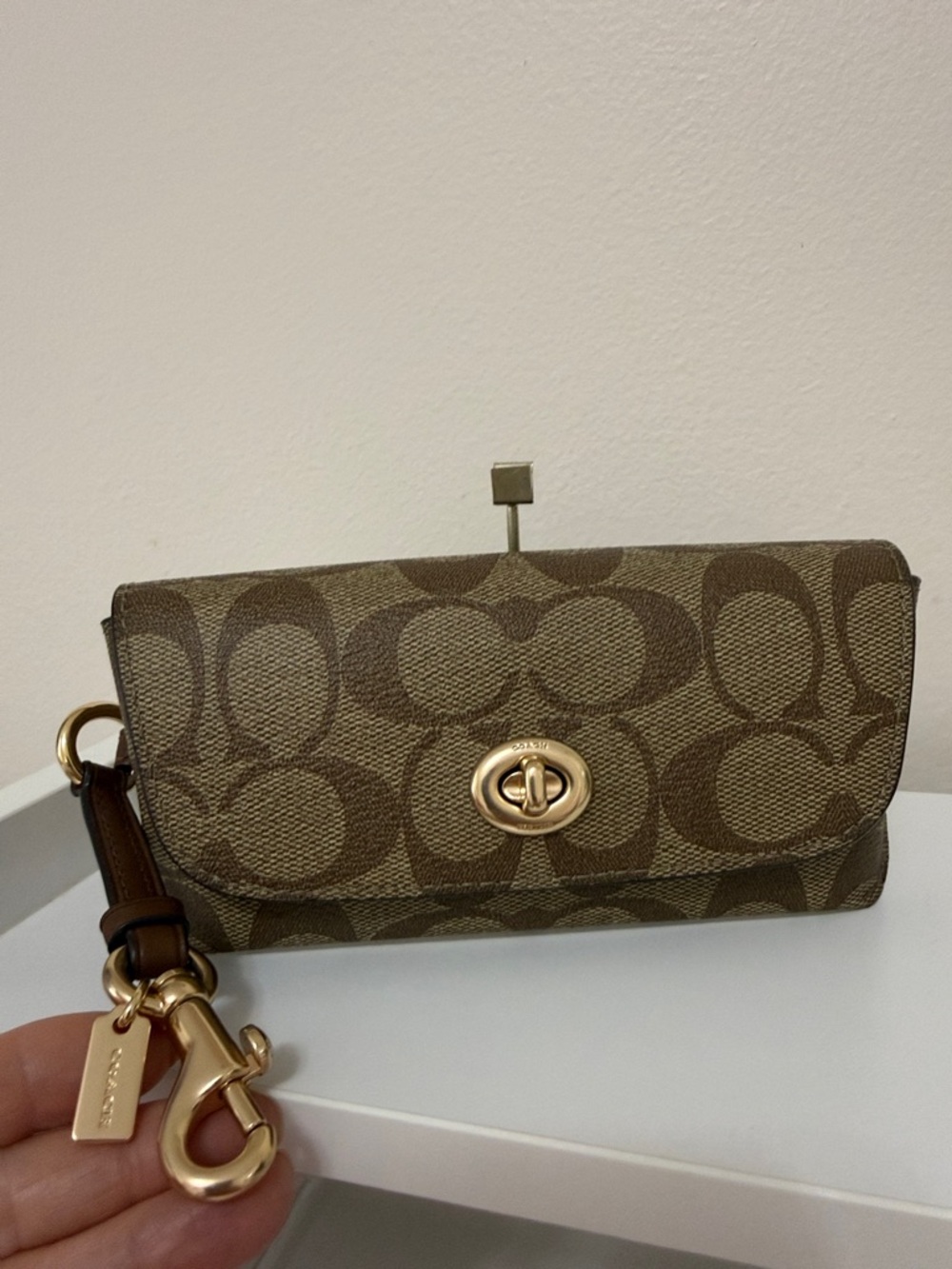 Coach Signature case Canvas Turnlock Khaki Brown with Gold Hardware